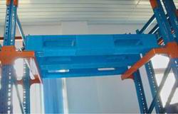 塑料托盤(pán)托盤(pán)與駛入型貨架的配合使用