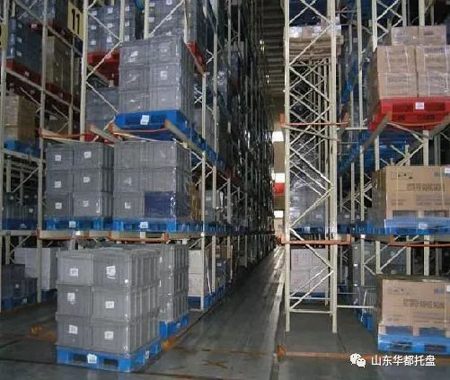 塑料托盤(pán)與塑料周轉箱配合使用-廊坊都程塑料